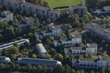 909071 Luchtfoto van een deel van de wijk Voordorp te Utrecht, met van rechtsonder naar linksboven de Aartsbisschop ...